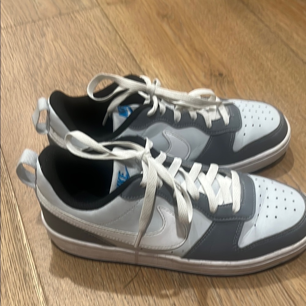 Nike Kids Sneakers in Gray and White